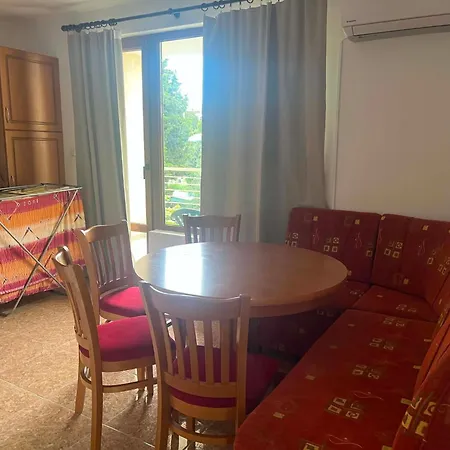 Beachfront 1-bedroom With Pool In Nesebar