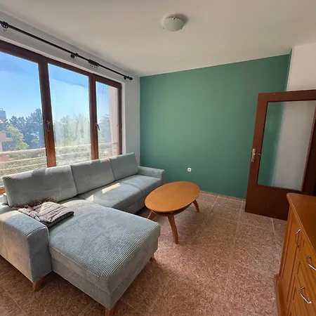 Beachfront 1-bedroom With Pool In Appartement